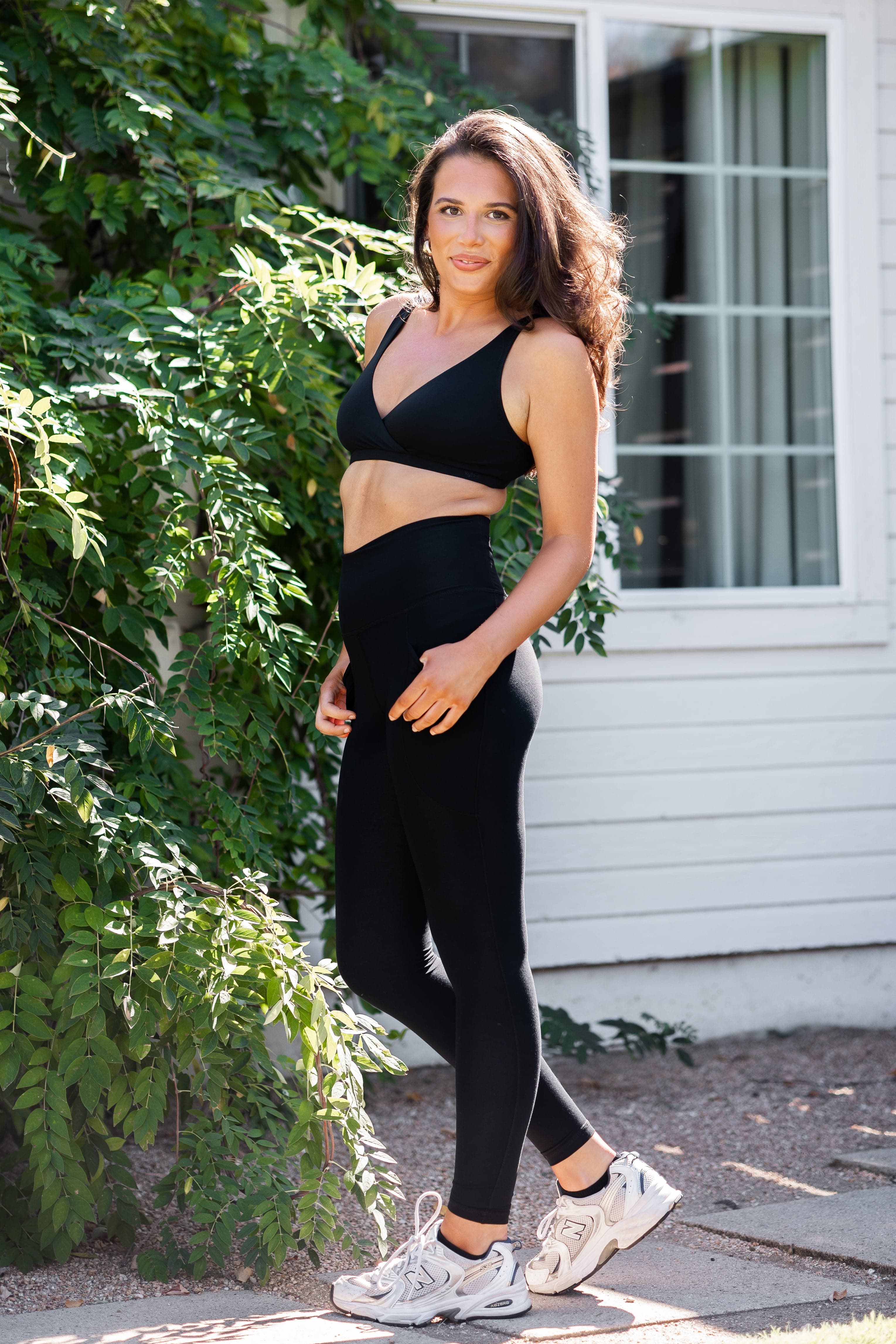 Bamboo Flex Women’s Leggings in Midnight - Image 3