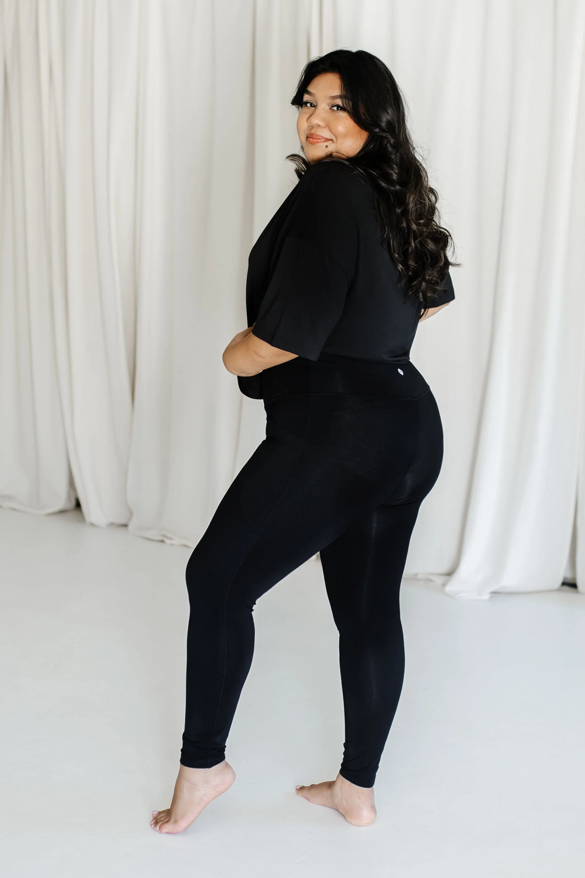 Bamboo Flex Women’s Leggings in Midnight - Image 6