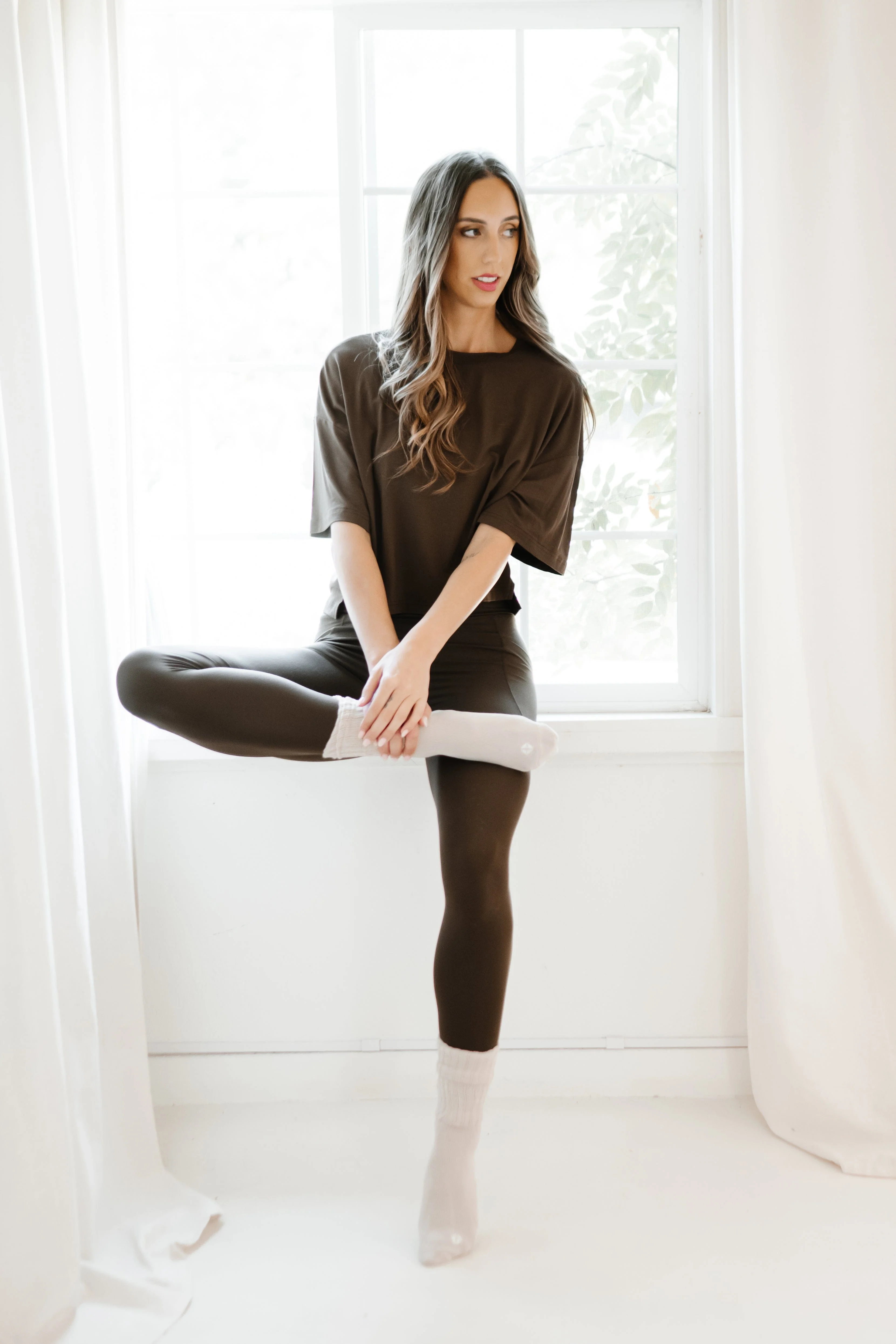 Bamboo Flex Women’s Leggings in Espresso - Image 5