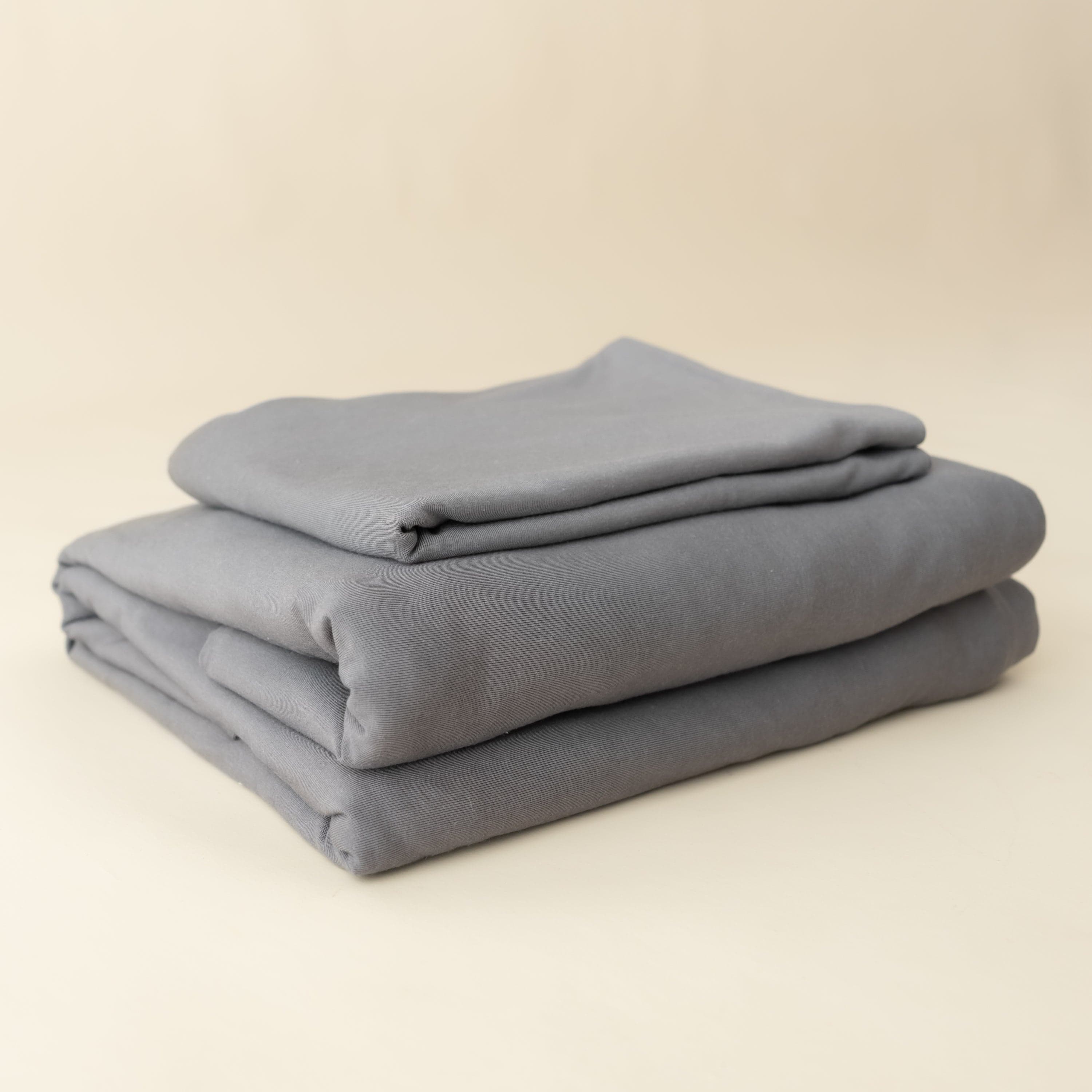 Fitted Sheet with Pillowcases in Charcoal - Image 3