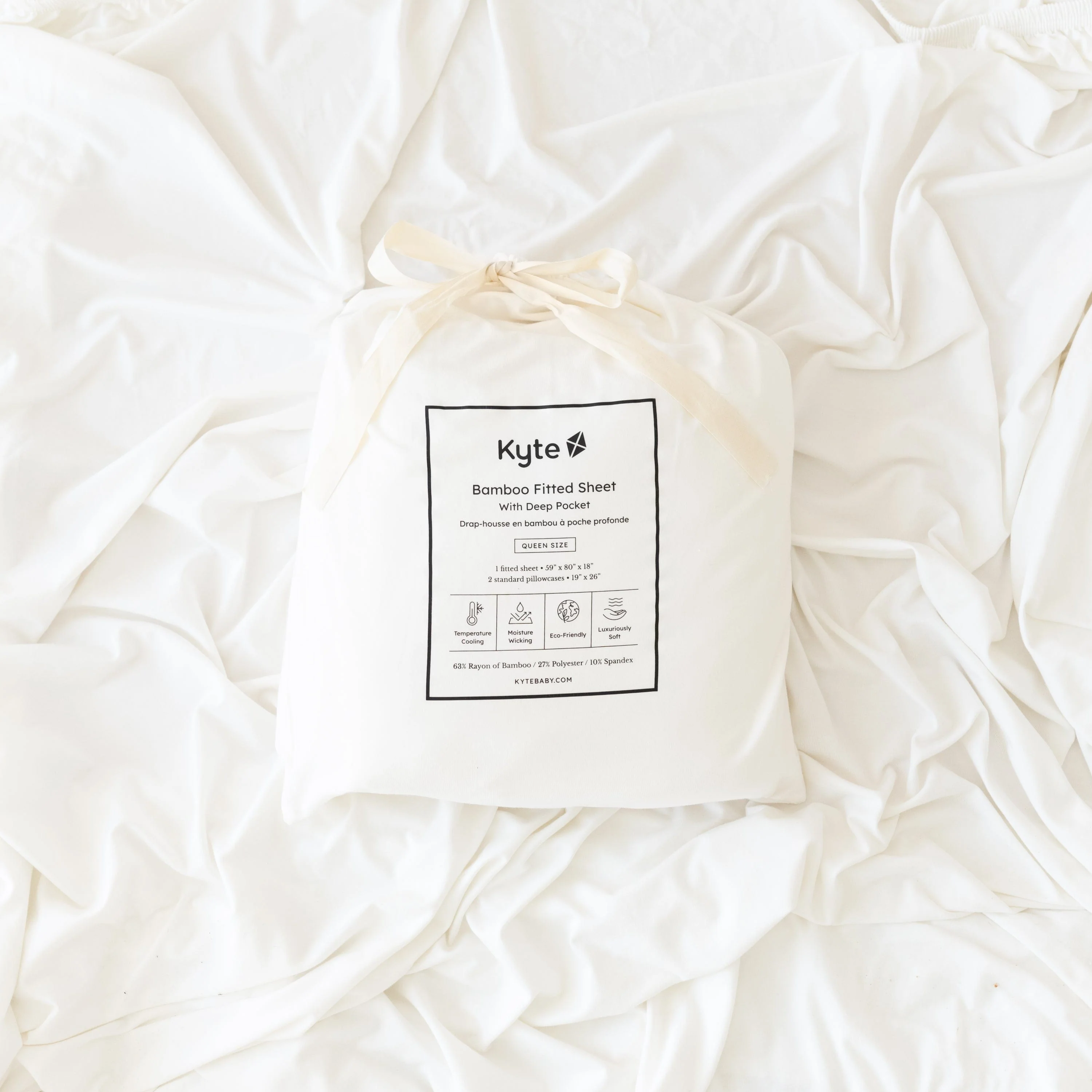 Fitted Sheet with Pillowcases in Cloud - Image 3