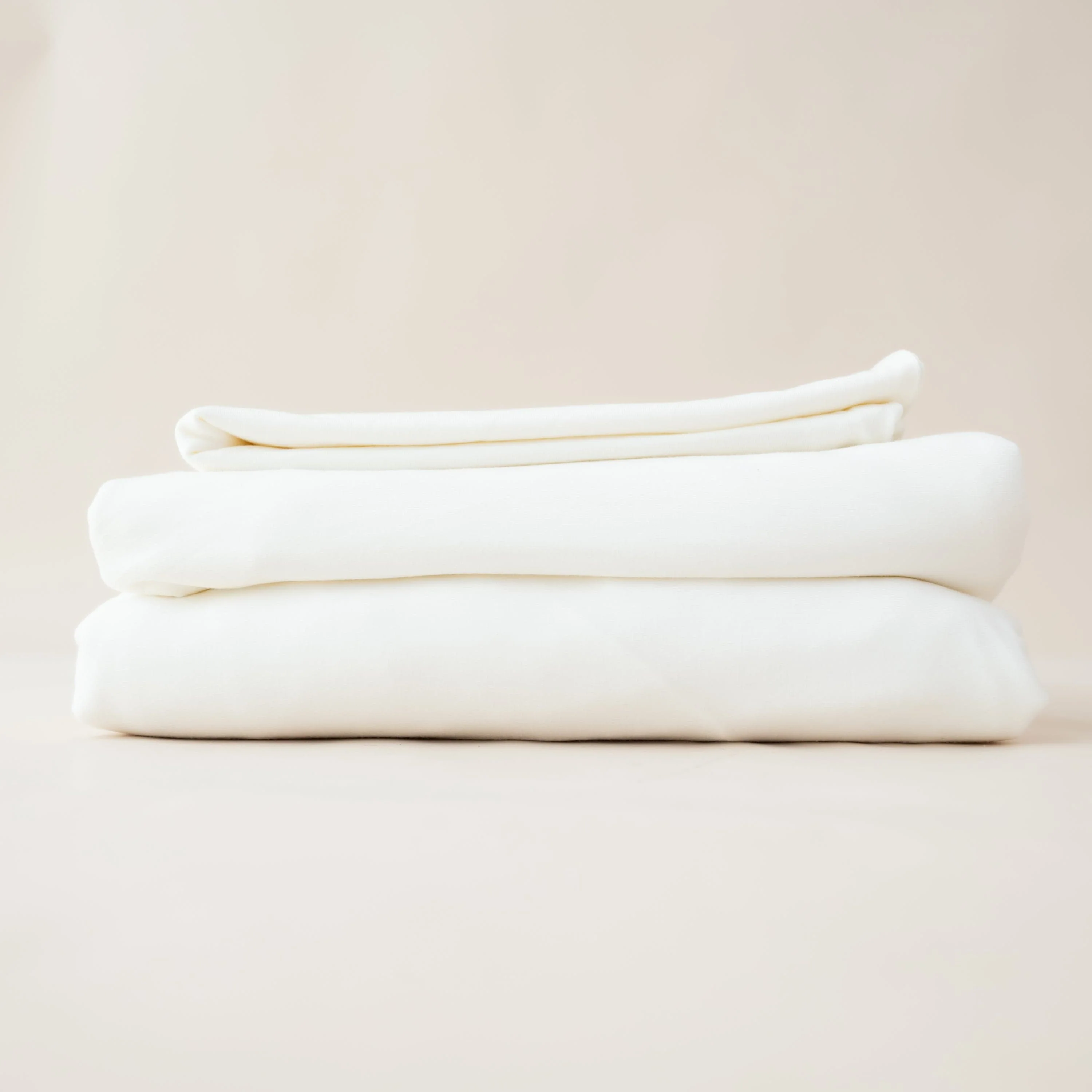 Fitted Sheet with Pillowcases in Cloud - Image 4