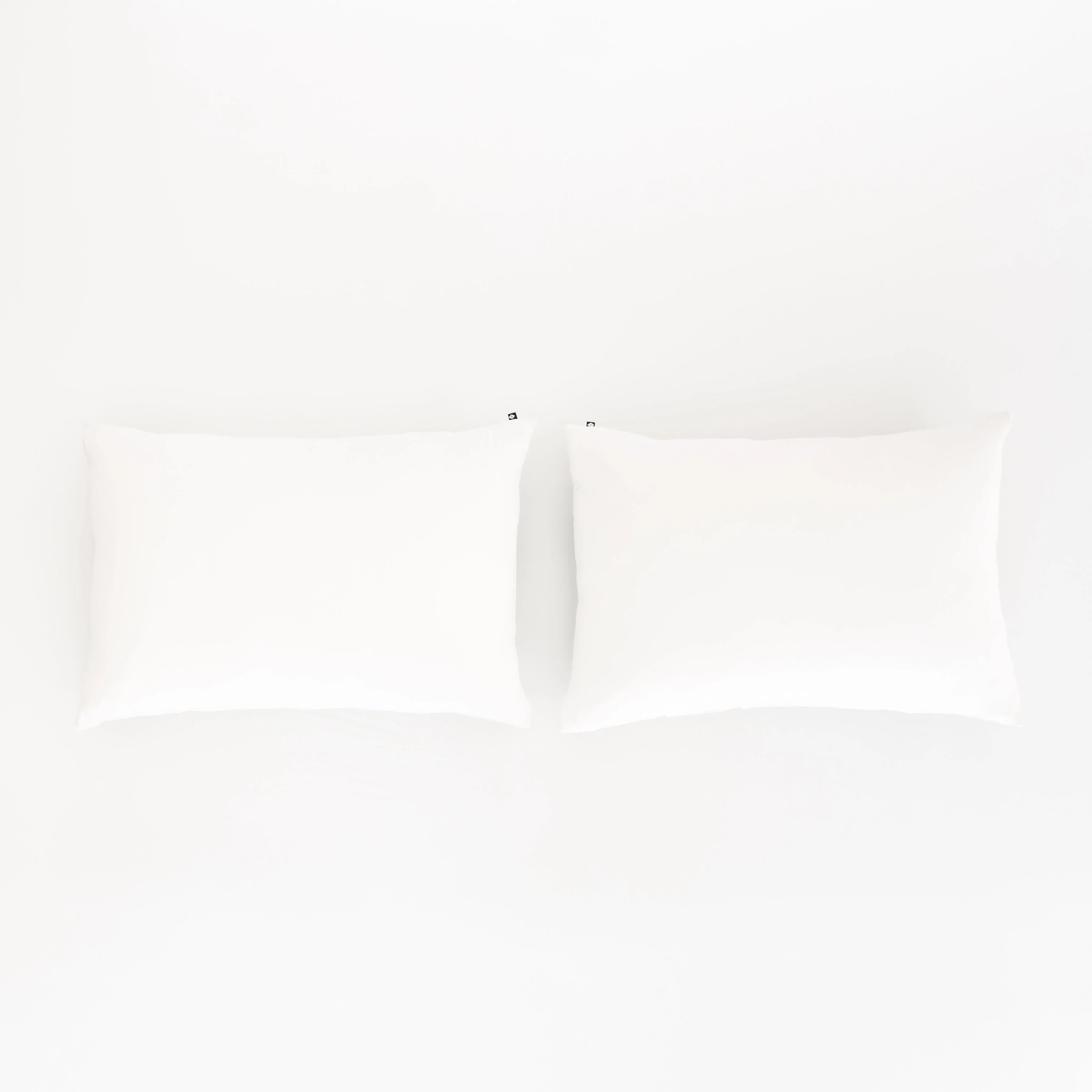 Fitted Sheet with Pillowcases in Cloud - Image 5
