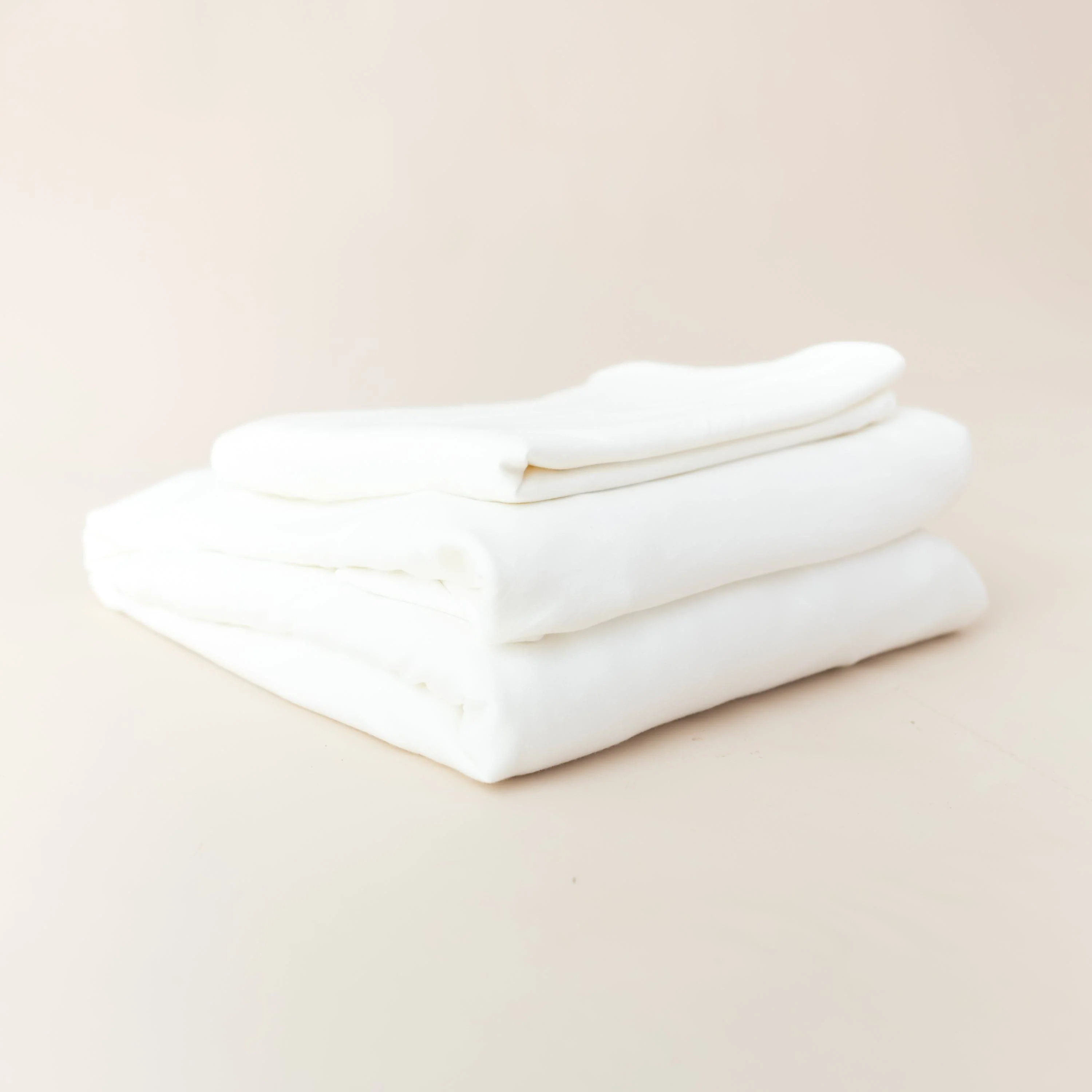 Fitted Sheet with Pillowcases in Cloud - Image 6