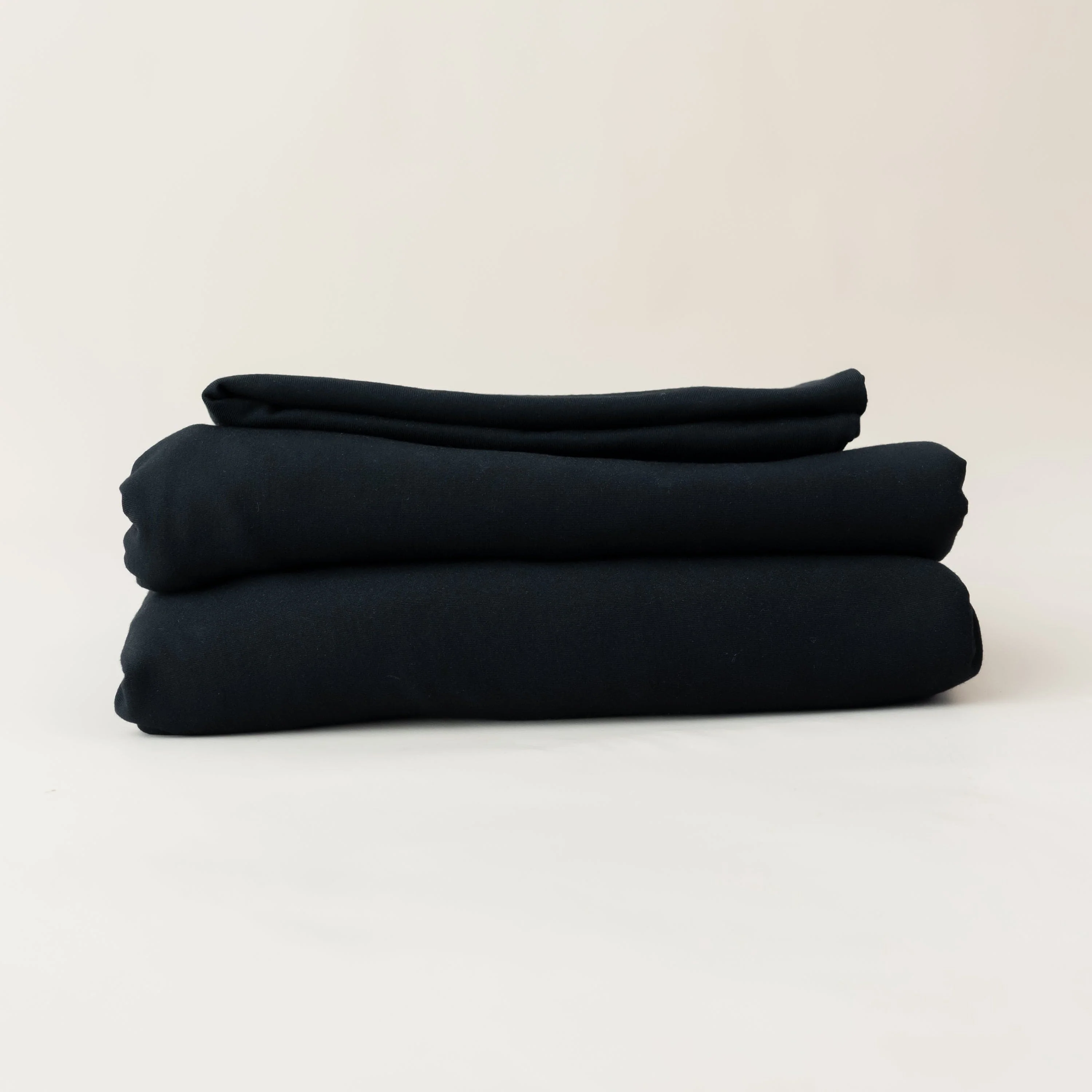 Fitted Sheet with Pillowcases in Midnight - Image 4