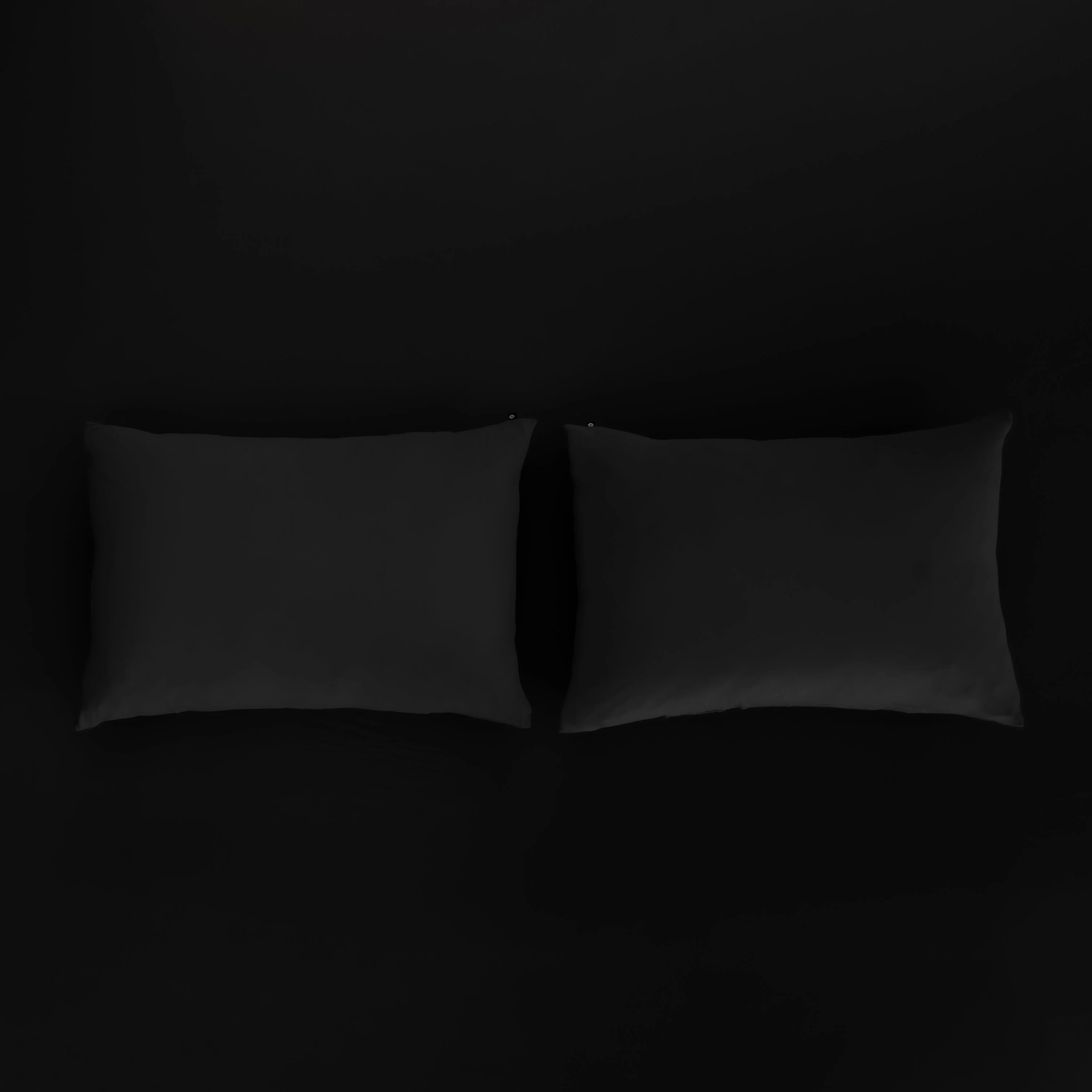 Fitted Sheet with Pillowcases in Midnight - Image 5