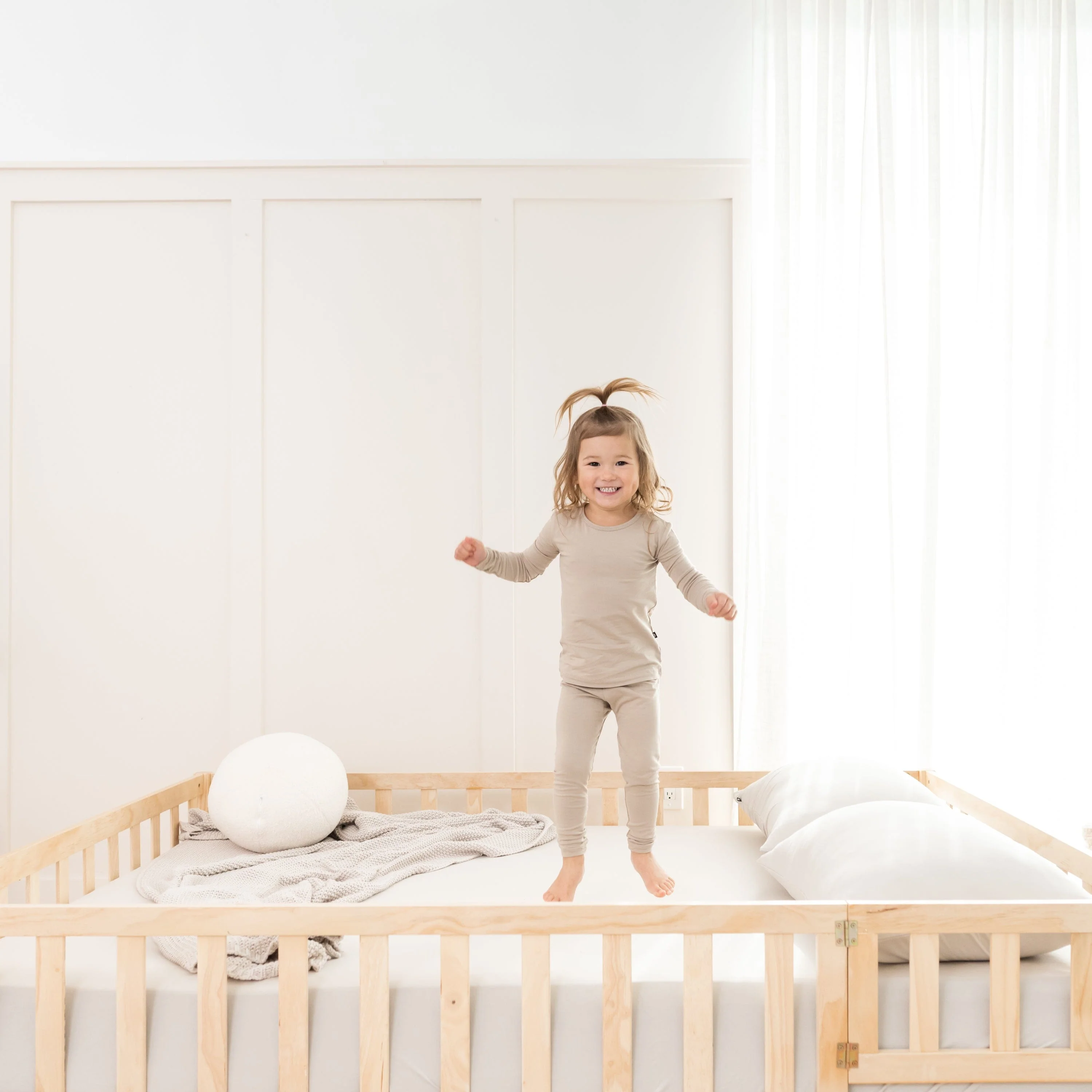 Fitted Sheet with Pillowcases in Oat - Image 4