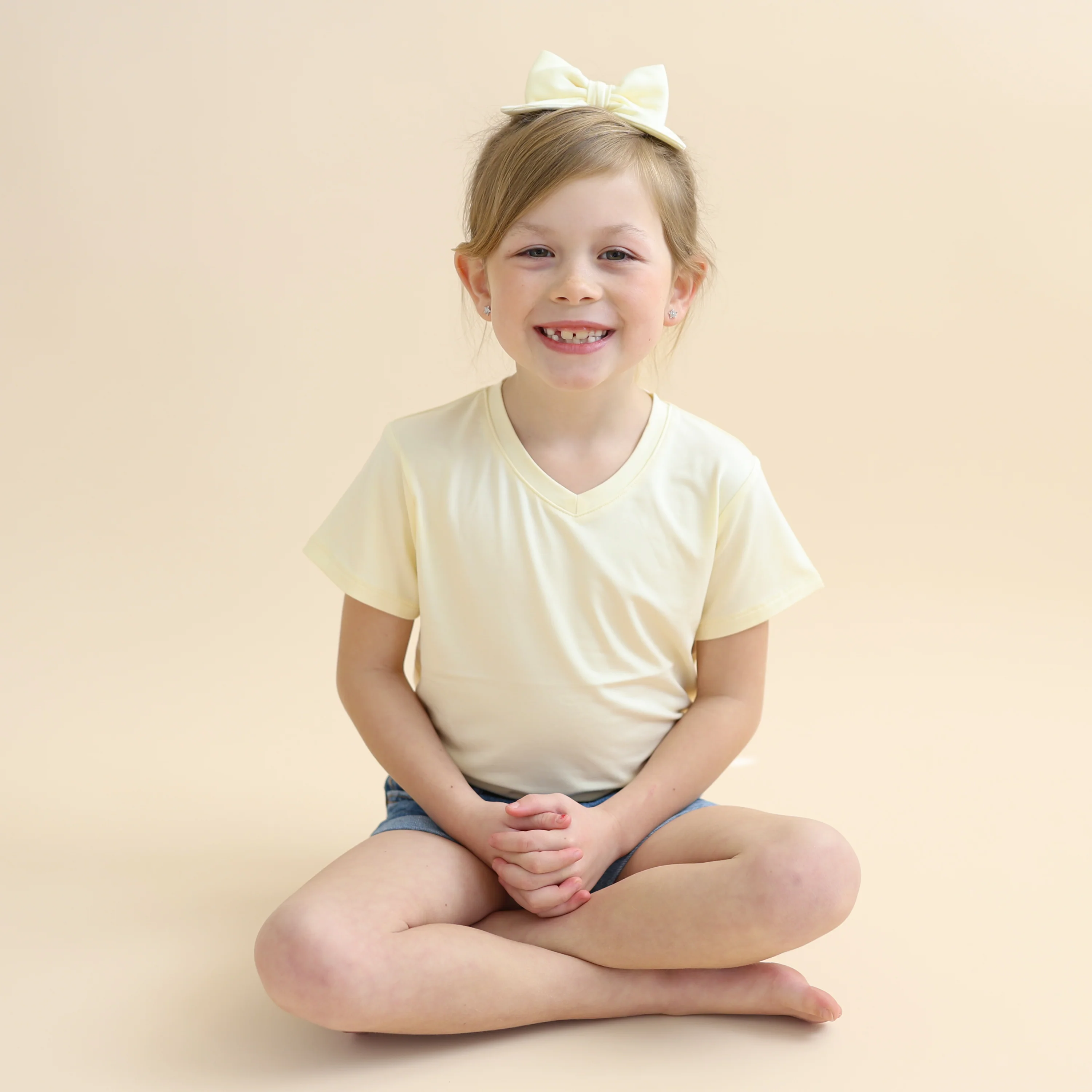 Medium Alligator Clip Bow in Chamomile - Image 3