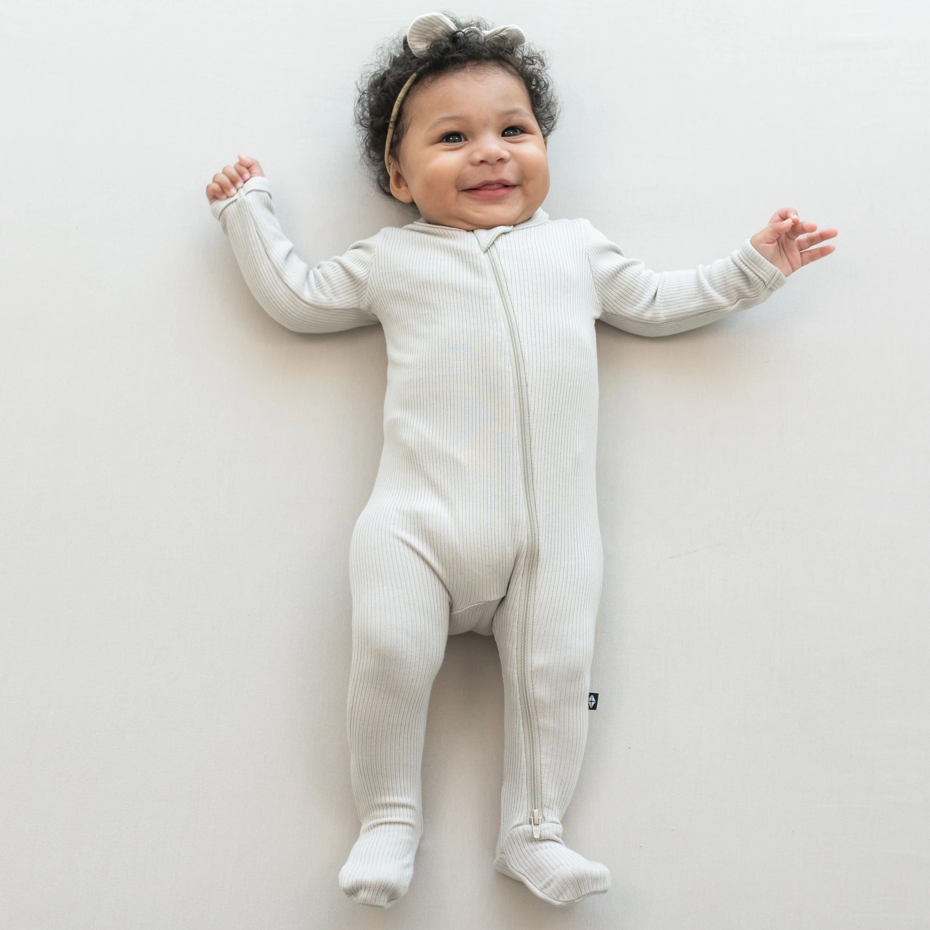 Ribbed Zipper Footie in Oat - Image 4