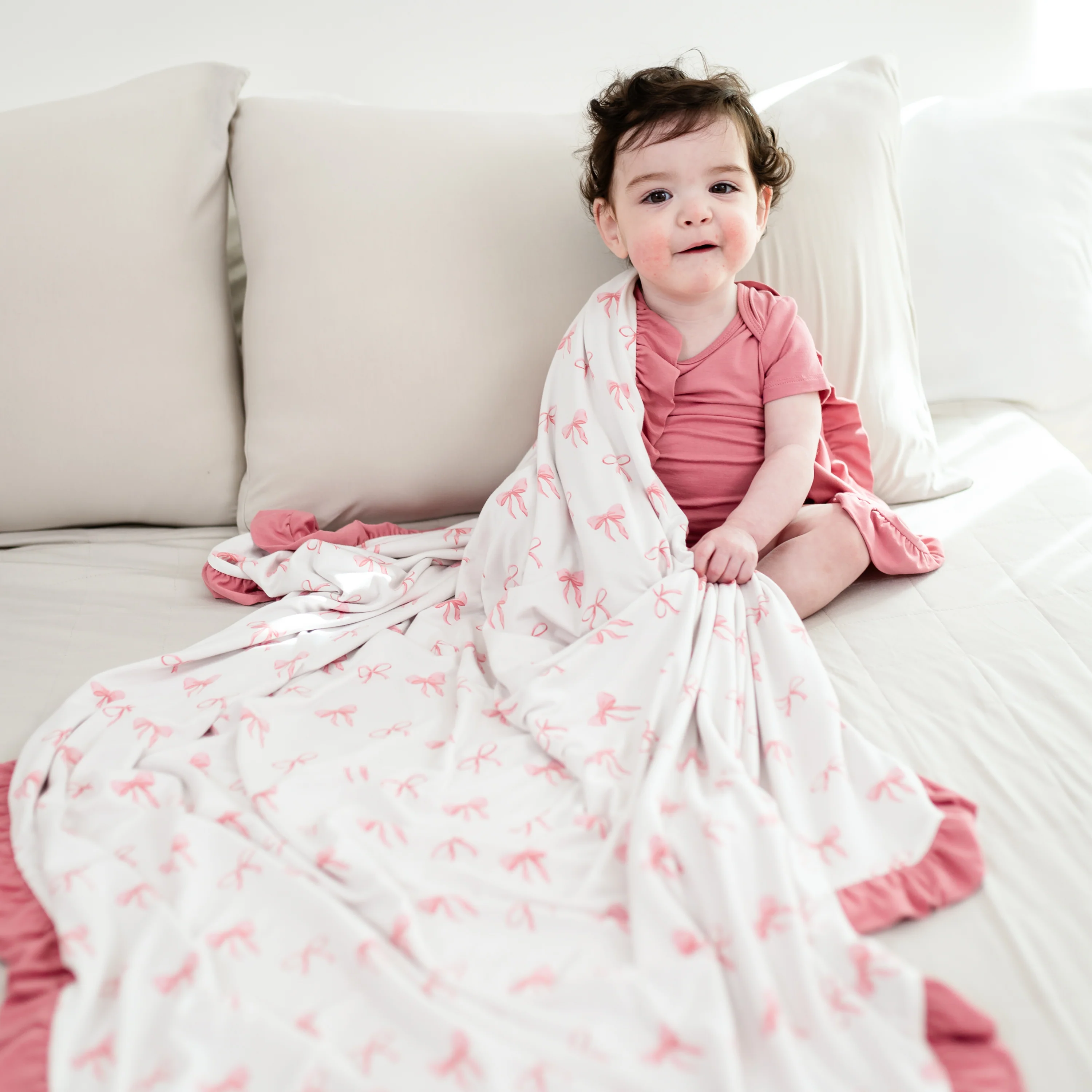 Ruffle Toddler Blanket in Bow 0.5 - Image 2