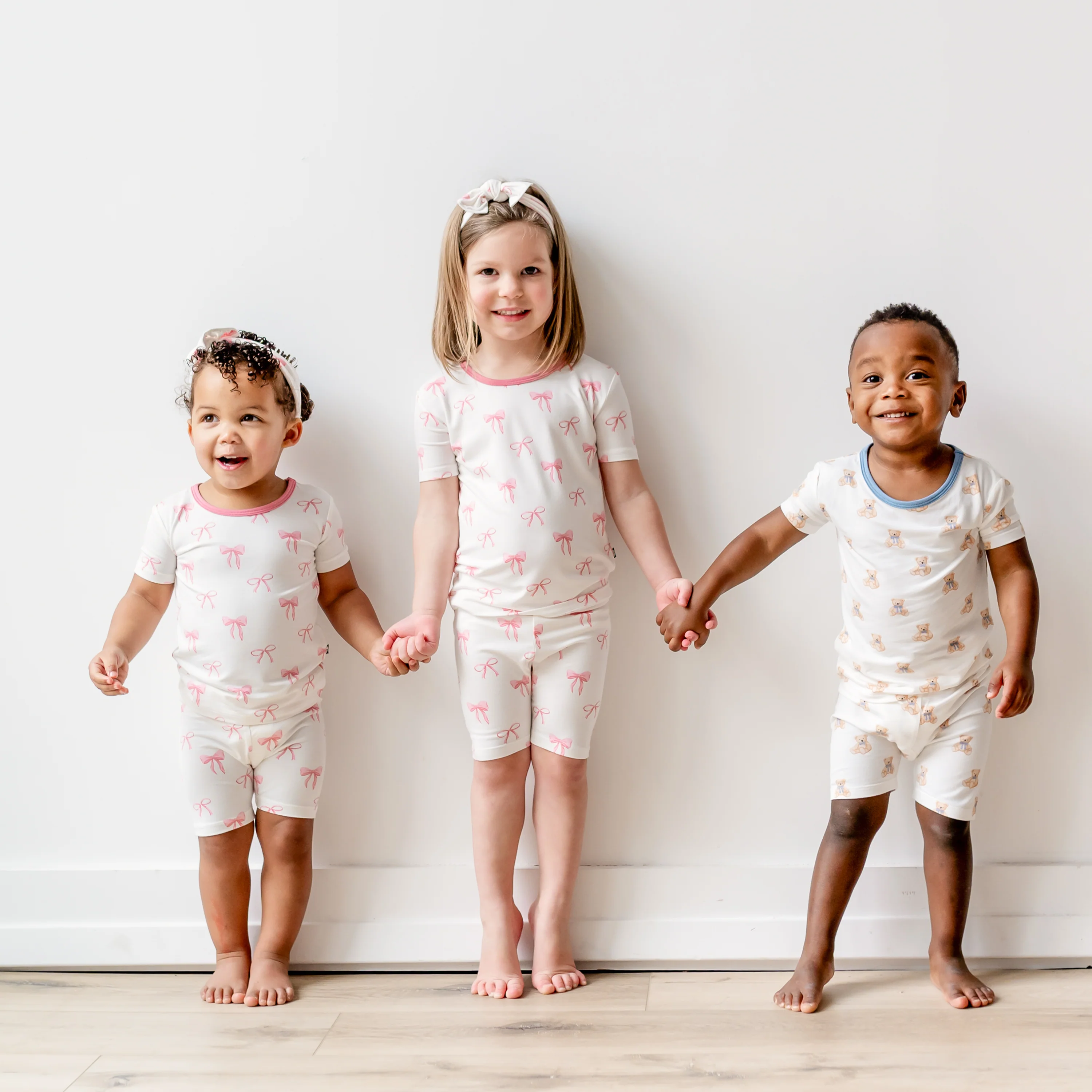 Short Sleeve Pajamas in Bow - Image 4