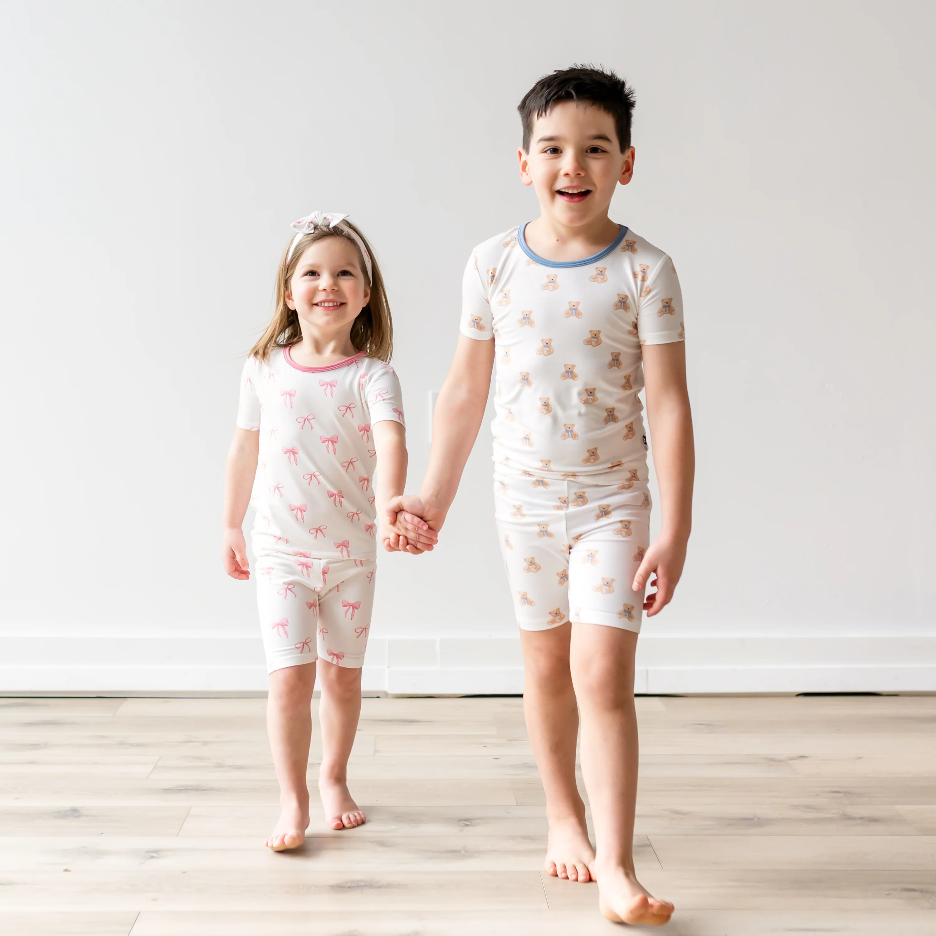 Short Sleeve Pajamas in Bow - Image 6