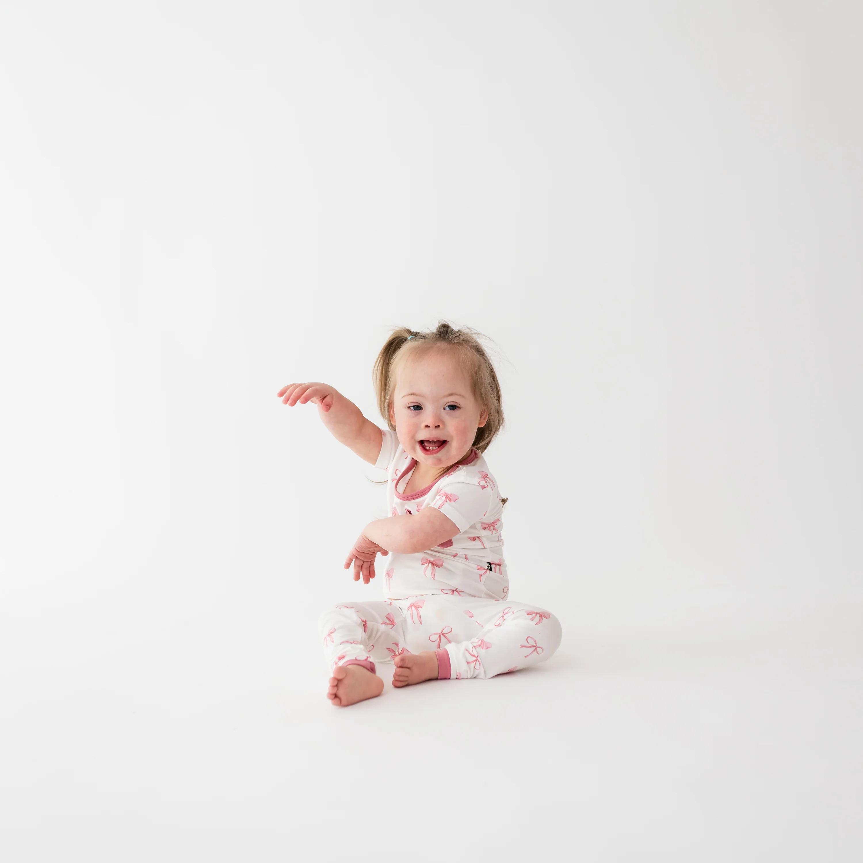 Short Sleeve with Pants Pajamas in Bow - Image 4