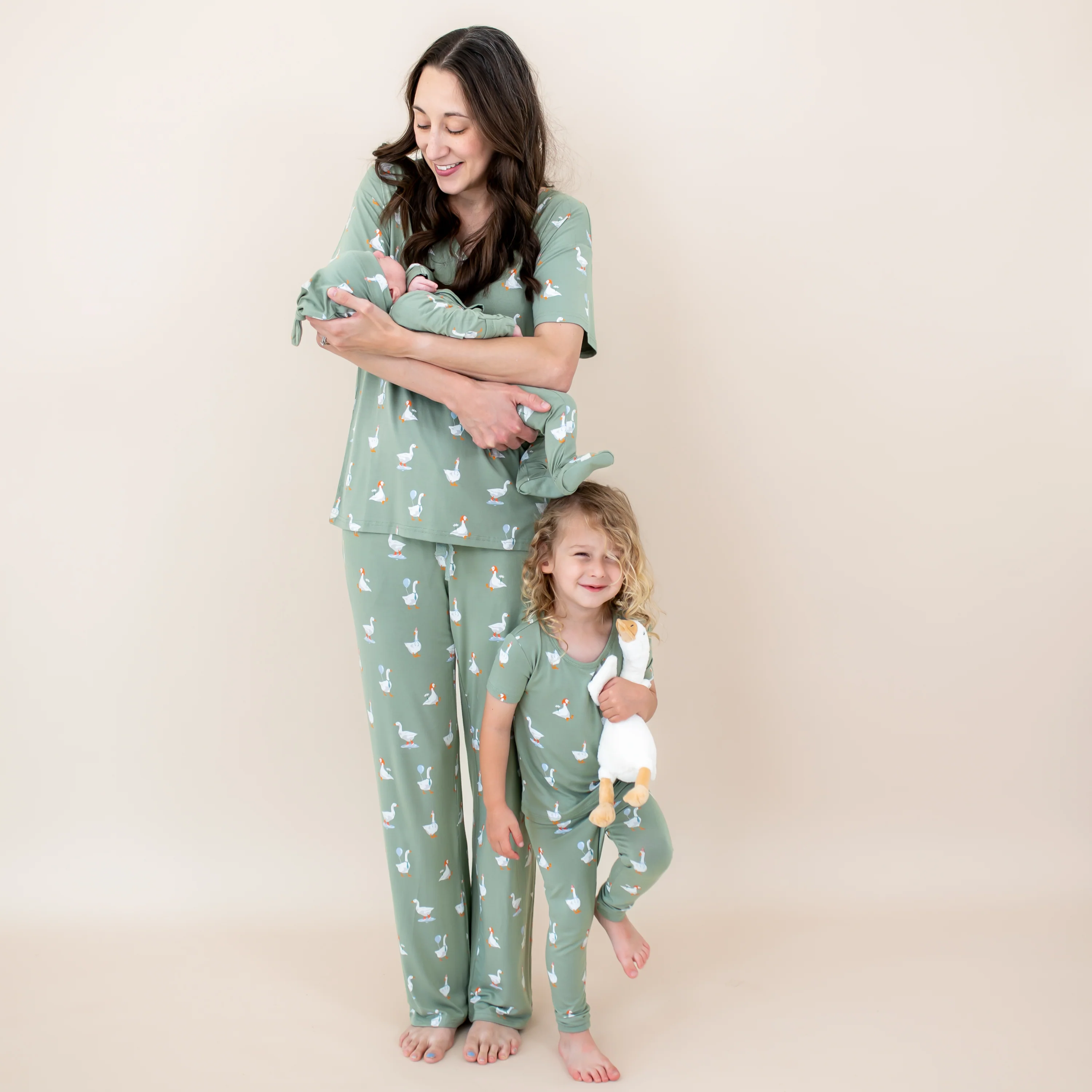 Short Sleeve with Pants Pajamas in Silly Goose - Image 3