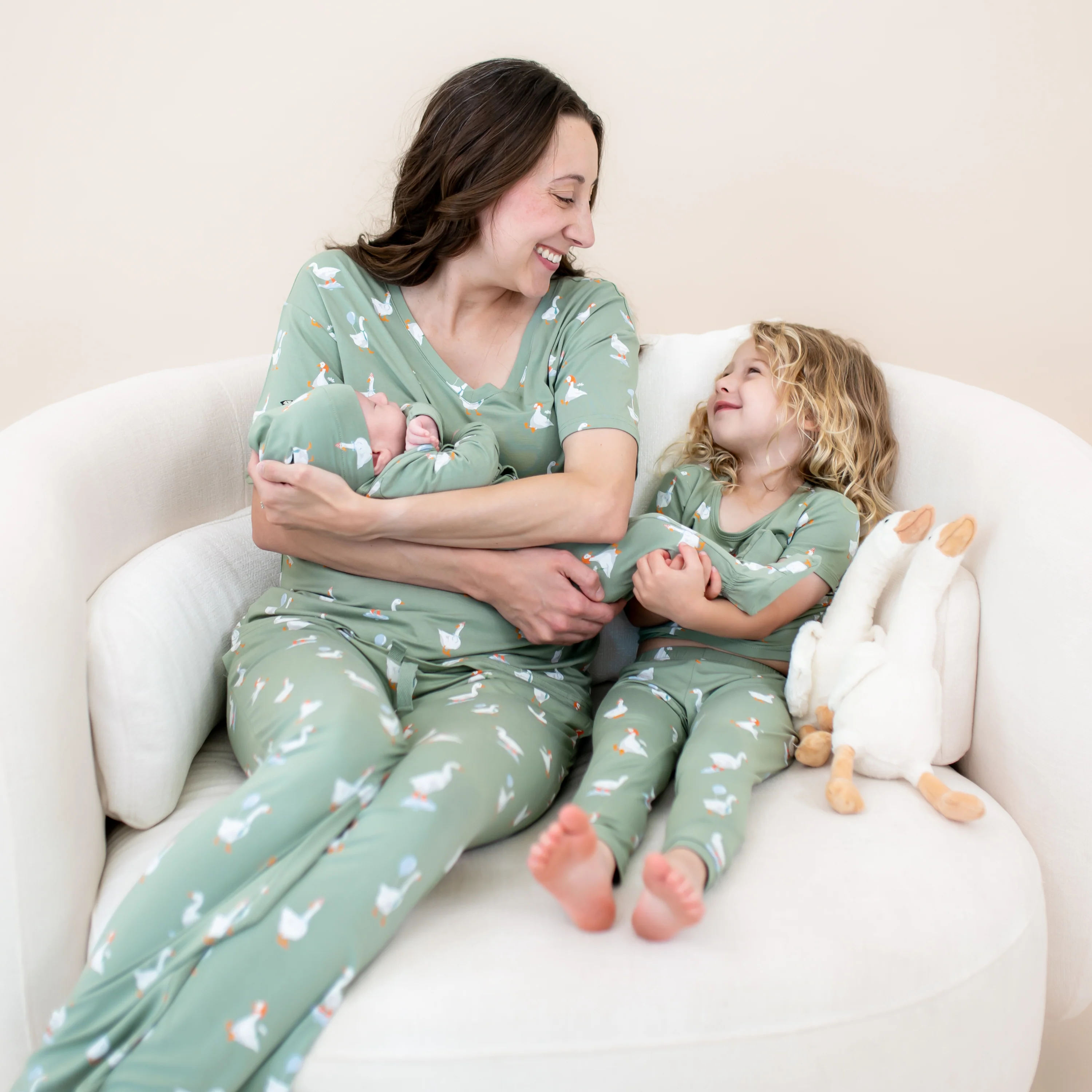 Short Sleeve with Pants Pajamas in Silly Goose - Image 4
