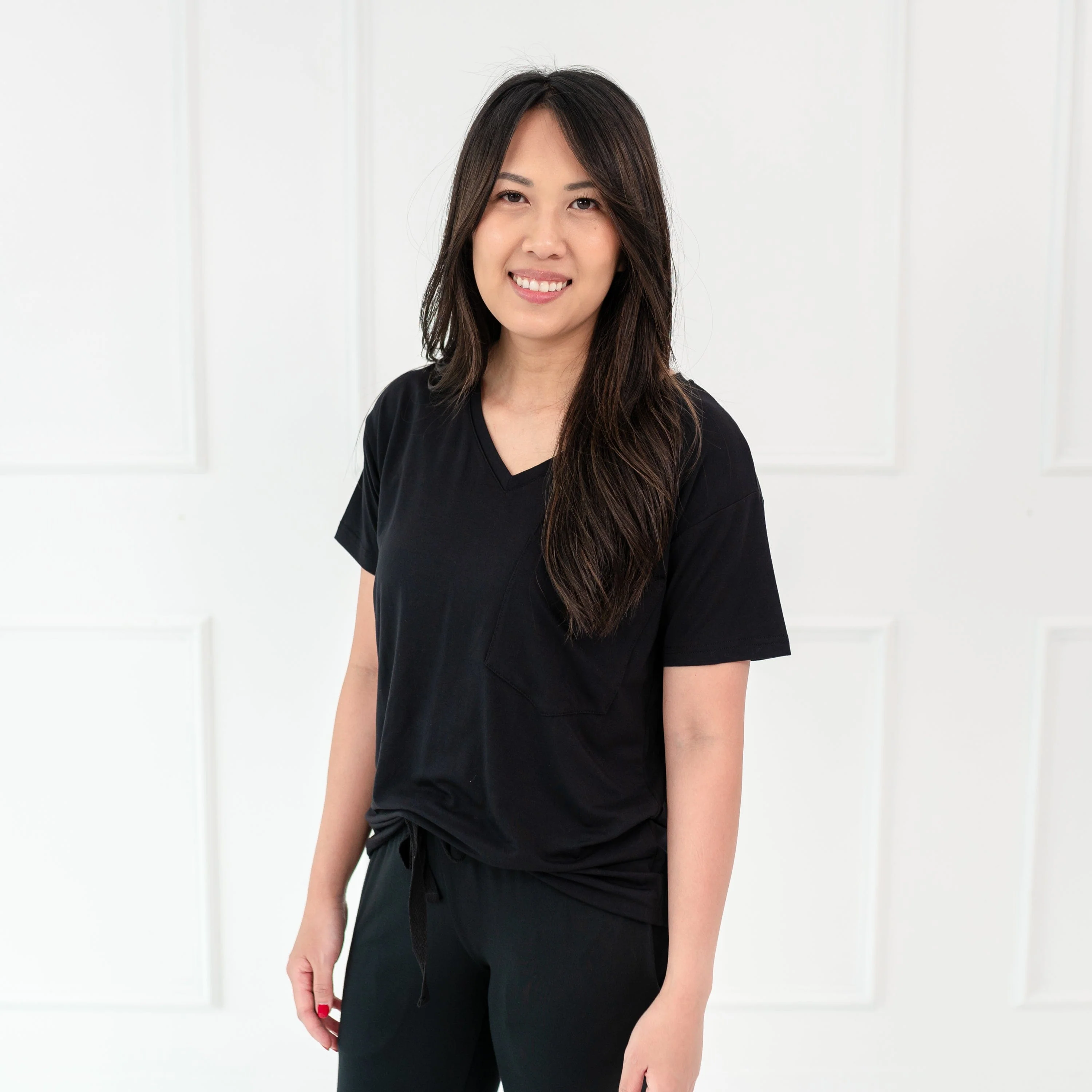 Women’s Relaxed Fit V-Neck in Midnight - Image 3