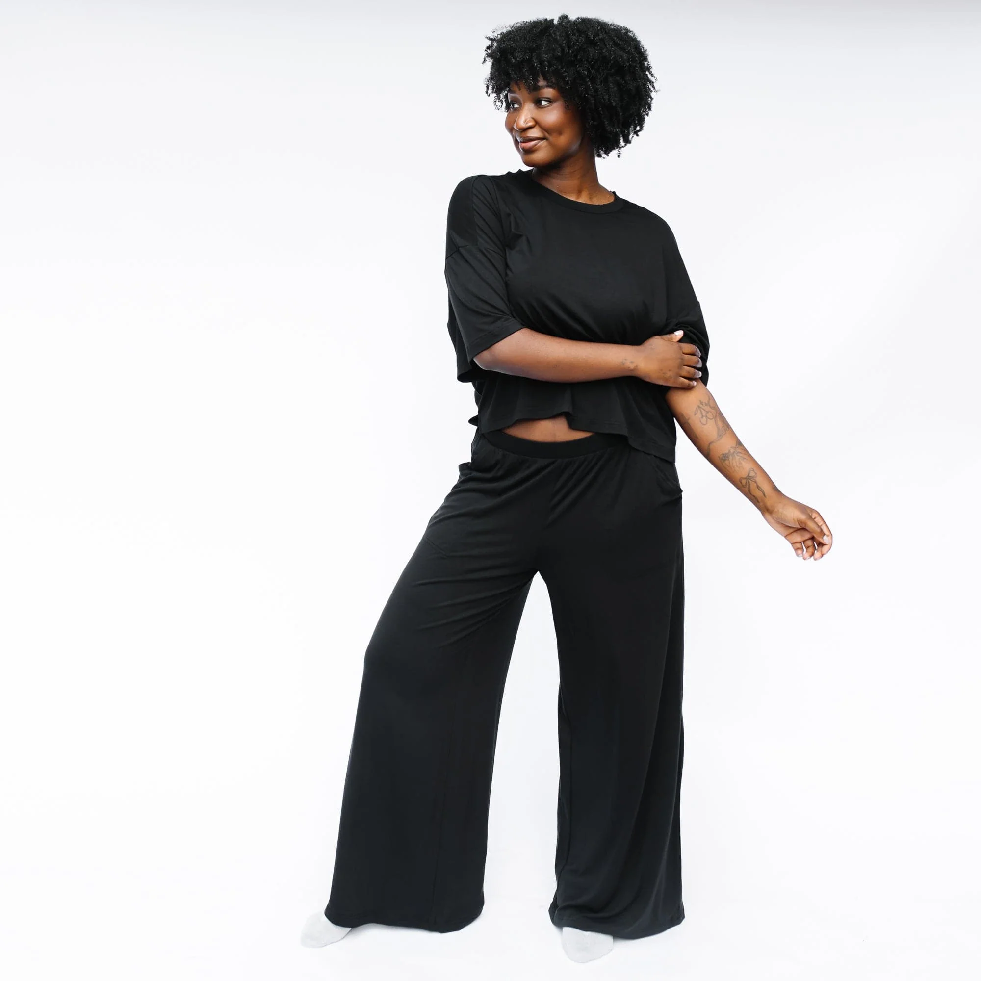 Women's Wide Leg Pant in Midnight - Image 2